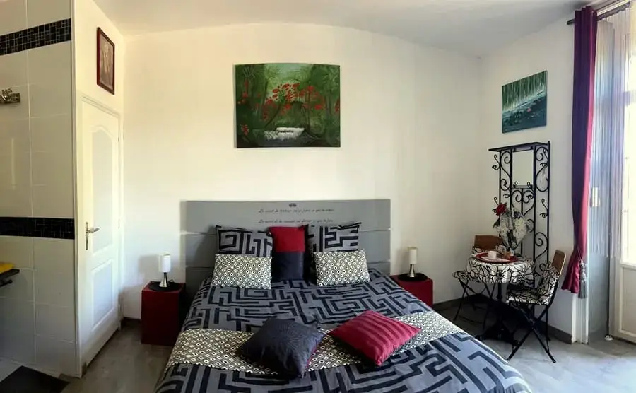 Chambre lumineuse en rez de chaussée