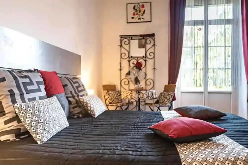 lit king size chambre en rez de chaussee