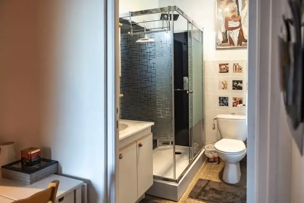 salle de bain et wc privé